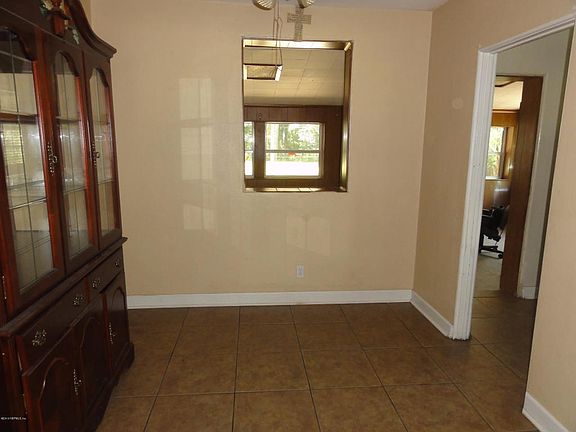 3rd image of 4568 Colonial Ave