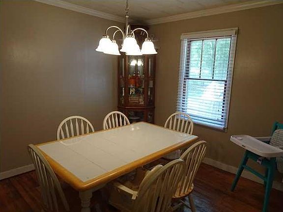 Dining room.