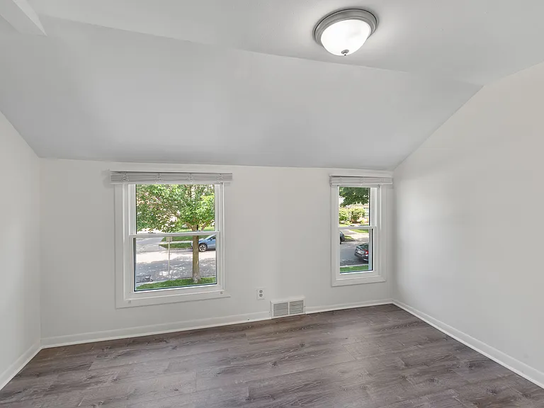 5577 N Kent Ave — Photo 24