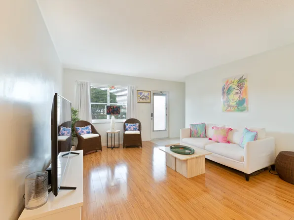 32 Abbey Lane #205, Delray Beach, FL 33446