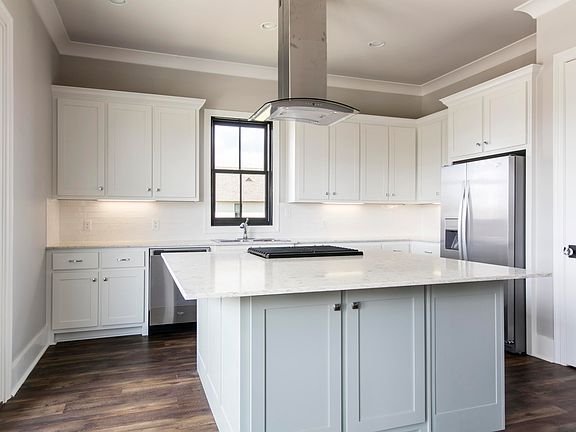3rd image of 1007 Camellia Blvd