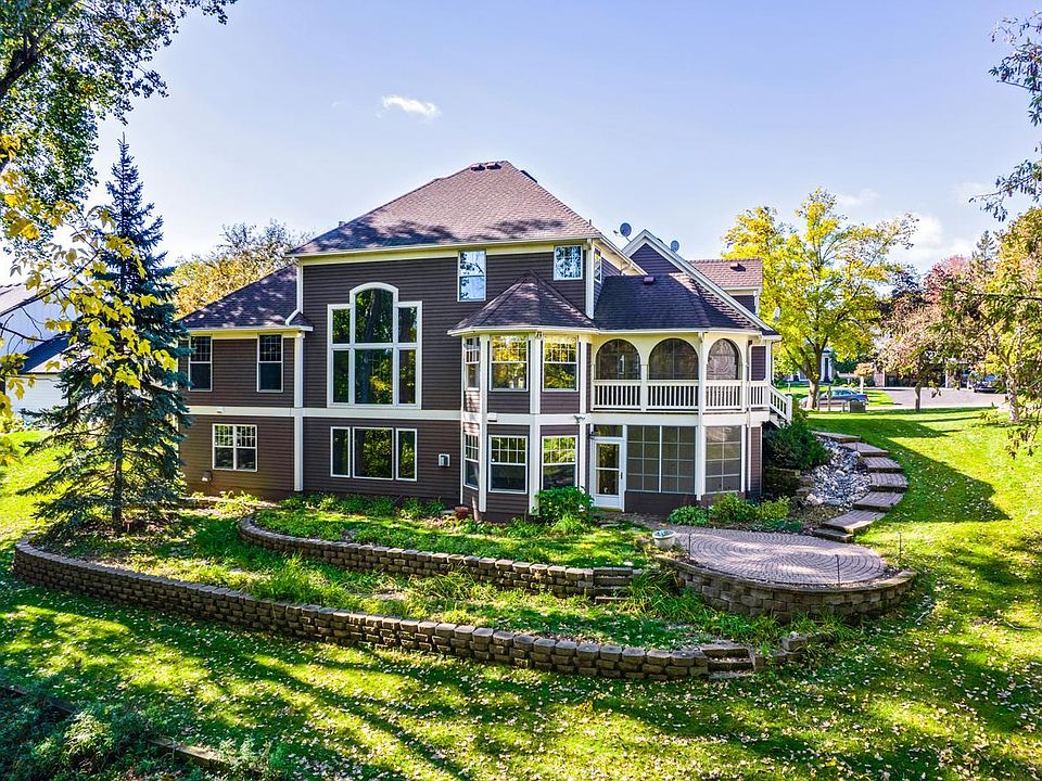 1st image of 460 Vadnais Lake Dr