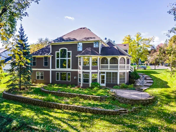 460 Vadnais Lake Dr, Vadnais Heights, MN 55127