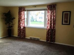 5th image of 16 Kathleen Dr