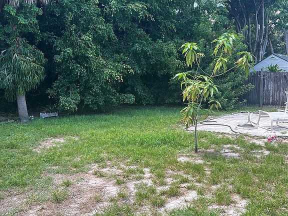 5th image of 7101 Glenwood Drive