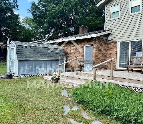 3rd image of 209 Fairway Dr
