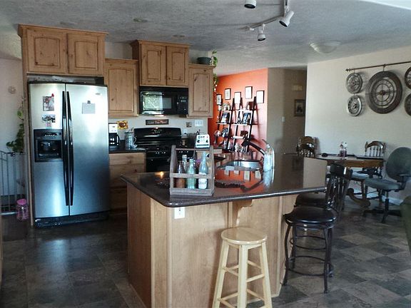 3rd image of 350 Driftwood St