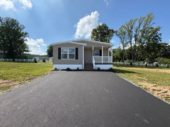 613 Simsbury Ln, Macungie, PA 18062