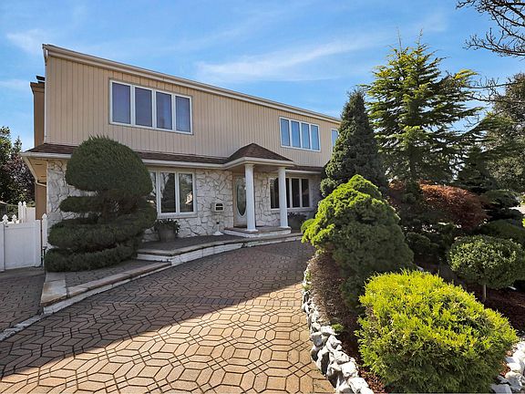 3rd image of 581 Jerome Ct