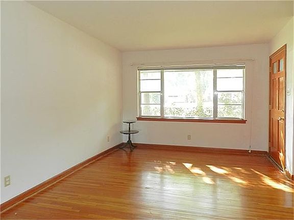 5th image of 3114 Hollister St