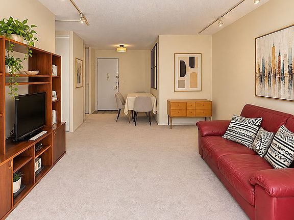 3rd image of 301 E 79th St APT 6M