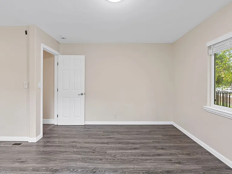 1543 Estee Ave — Photo 20