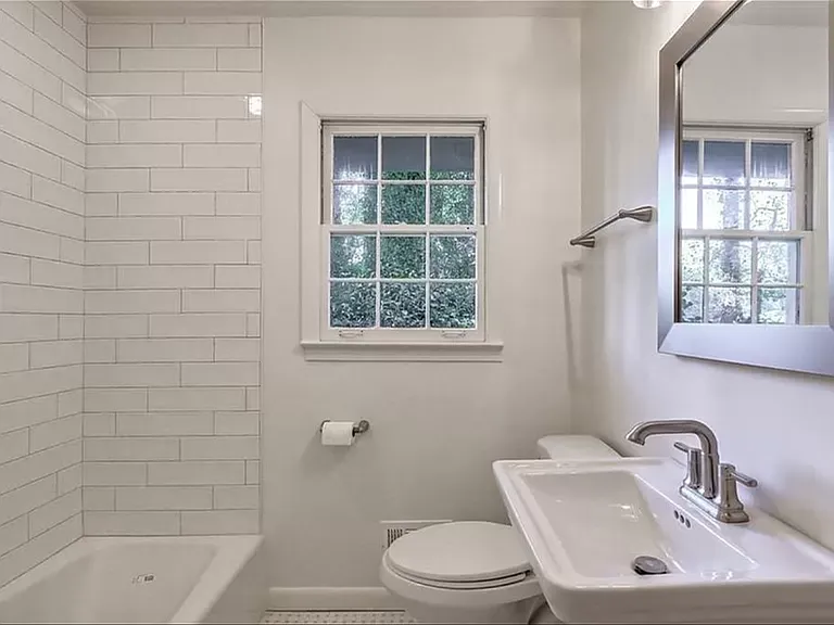 1230 Franklin Cir NE — Photo 10
