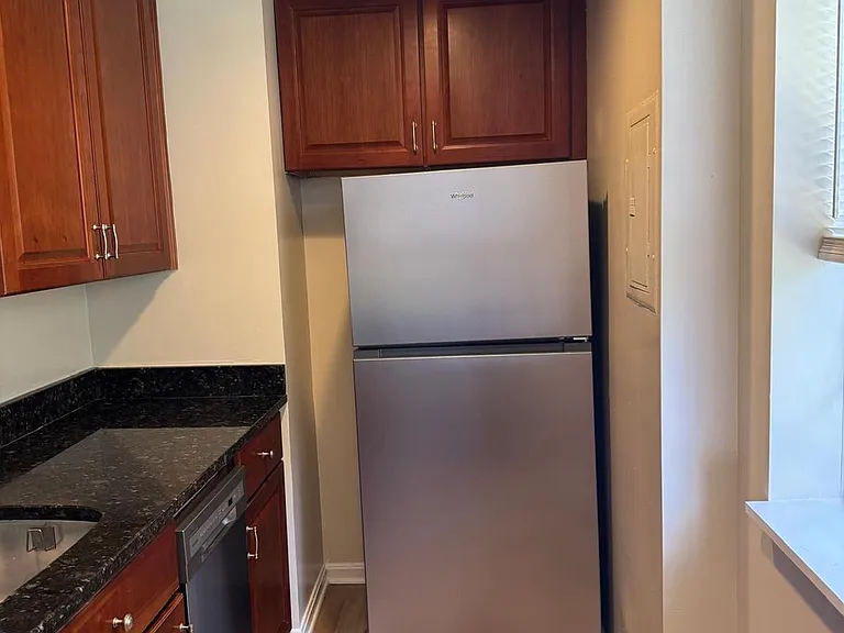 1720 Queens Ln #3172 — Photo 7
