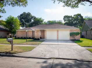 8102 Knightwood Forest Dr, Houston, TX 77088