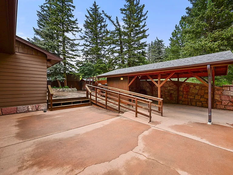 6230 Sand Gulch Rd — Photo 2