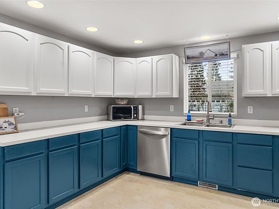 5th image of 1311 E Island Lake Drive
