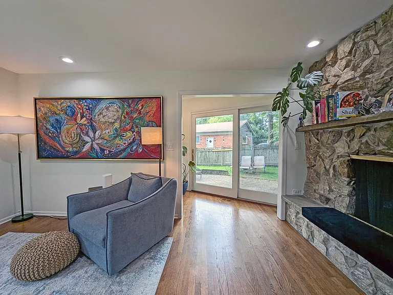 1739 Ferndale Ave — Photo 5