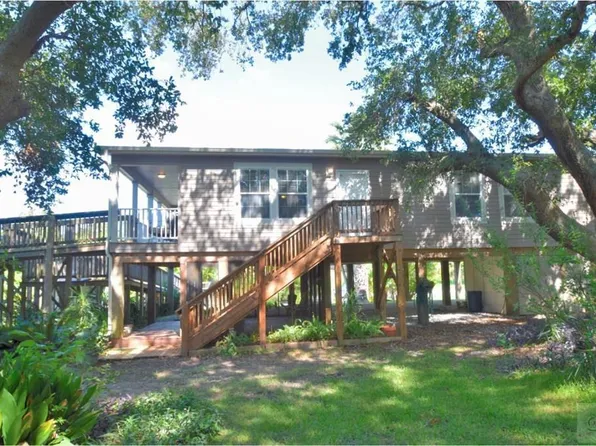 1461 Weeks Ave, High Island, TX 77623