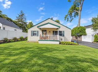 11 Oak Street, Nesconset, NY 11767
