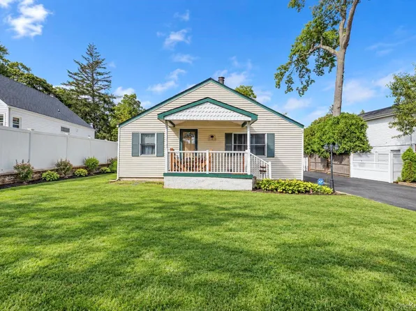 11 Oak Street, Nesconset, NY 11767