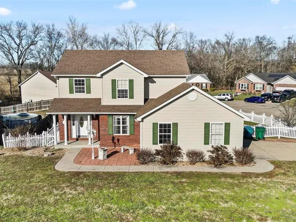 202 Sun Valley Dr, Smithton, IL 62285