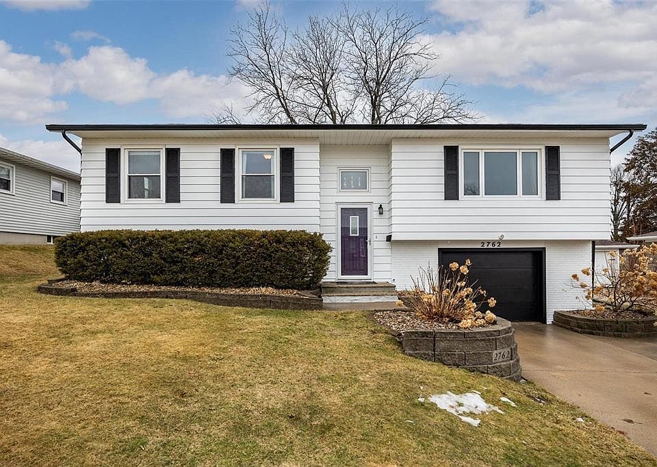 1st image of 2762 Evelyn Dr SW