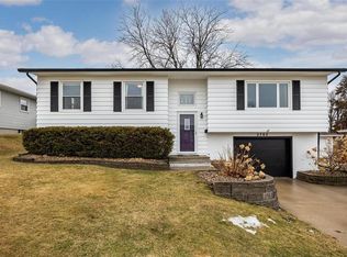 2762 Evelyn Dr SW, Cedar Rapids, IA 52404
