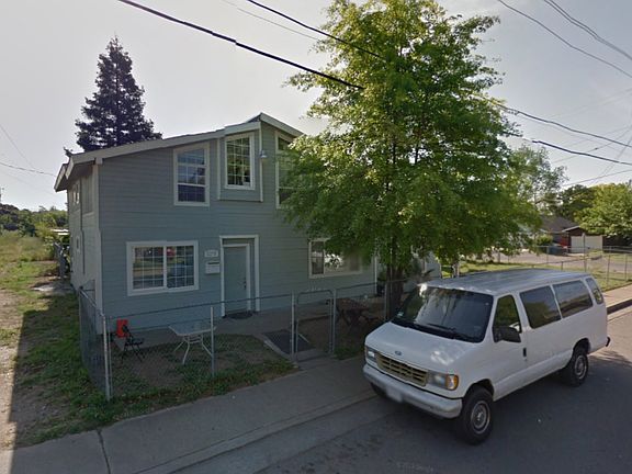 4th image of 3275 Roseben Ave