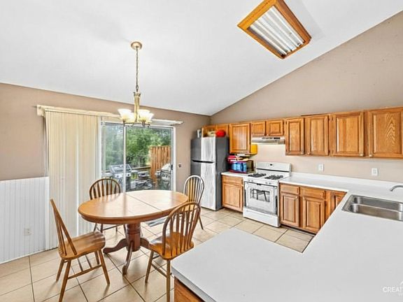 3rd image of 105 Meadows Dr