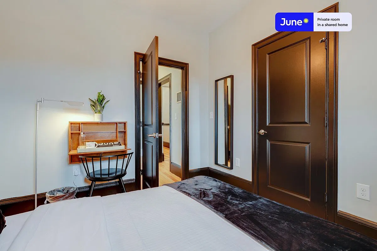 Full bedroom in 4 bed/1.5 bath home in South Boston #194 3D — Photo 2