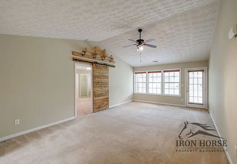352 Shenandoah Cir — Photo 11