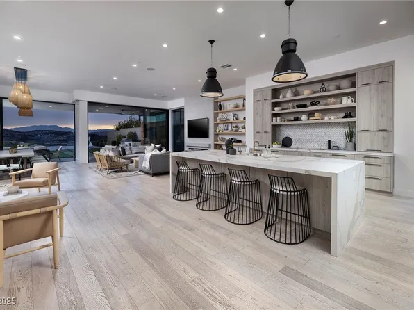 523 Serenity Point Dr, Henderson, NV 89012