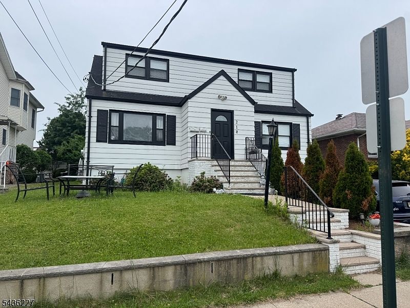 1st image of 218 Bell Ave