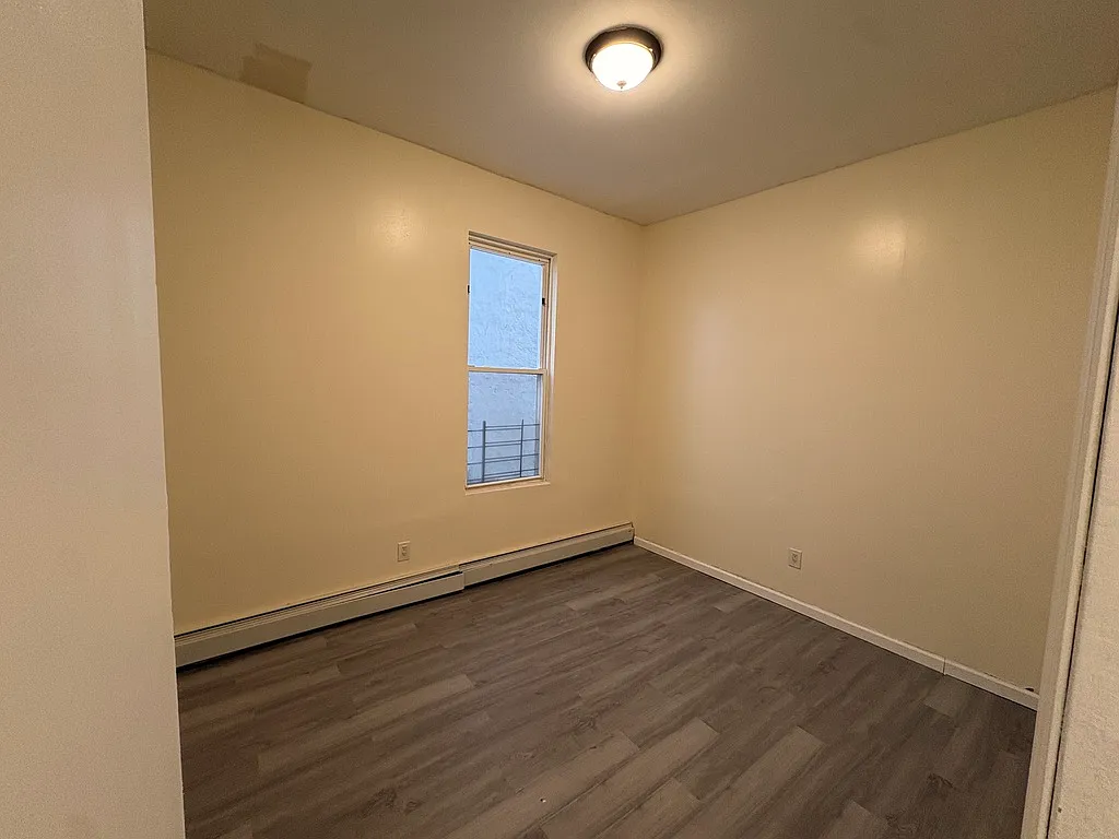 1534 Bryant Avenue — Photo 1