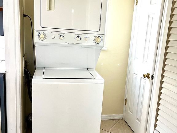5th image of 148 N Swall Dr #B