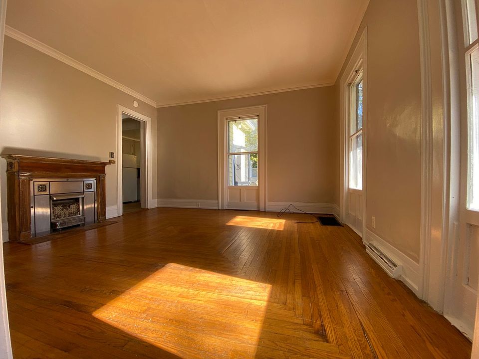 1st image of 724 W South St #1