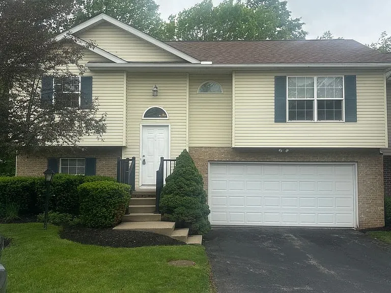 15 River Ridge Ln — Photo 1