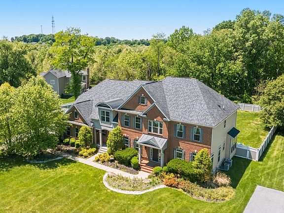 2nd image of 2025 Drovers Ln