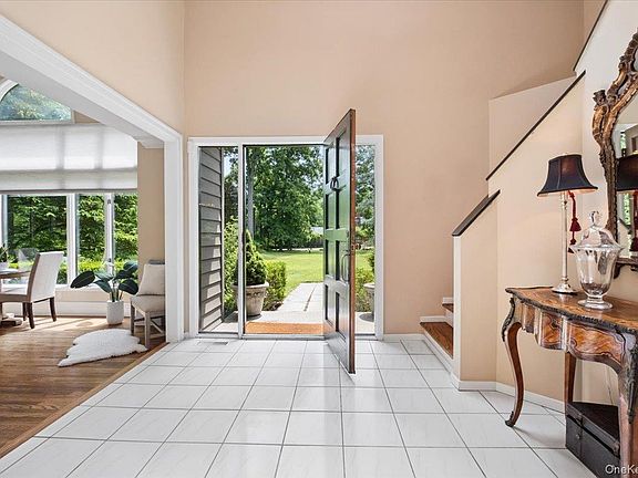 4th image of 163 Mount Airy Road S
