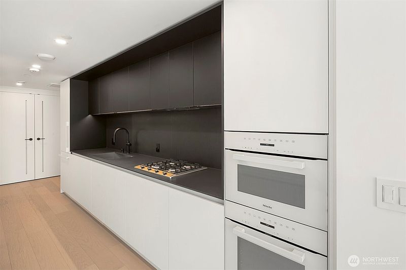4th image of 300 Virginia Street #1113