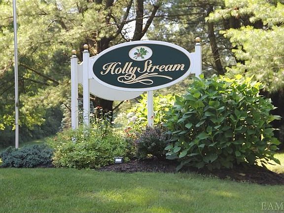 2nd image of 202 Holly Stream Ct #2