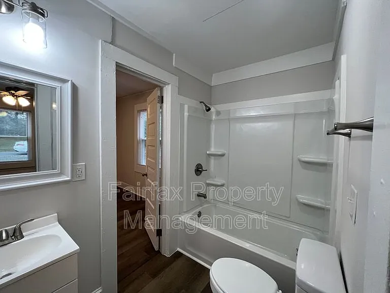 215 Temple Ave — Photo 12