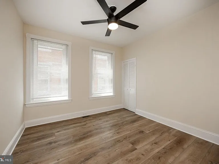 325 W Barnard St W — Photo 14