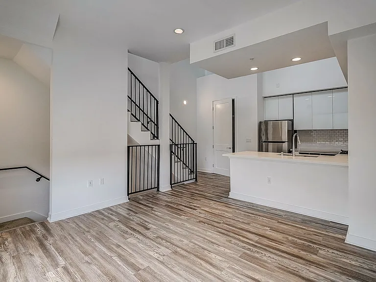 519 N Normandie Ave #6 — Photo 3