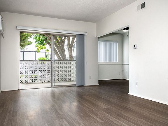 4th image of 132 N Sinclair Ave #1