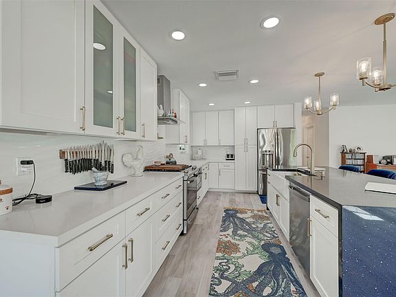 4th image of 1284 SW 1st Avenue