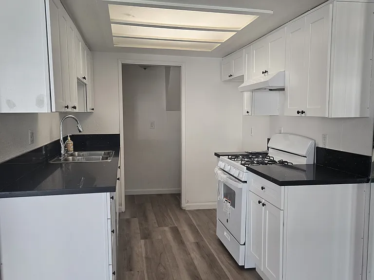 9047 Langdon Ave #15 — Photo 7