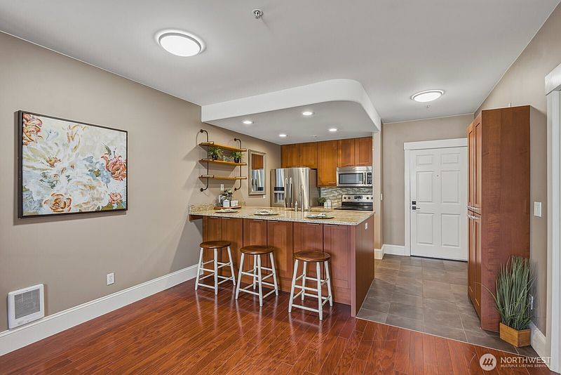 5th image of 3221 SW Avalon Way #201