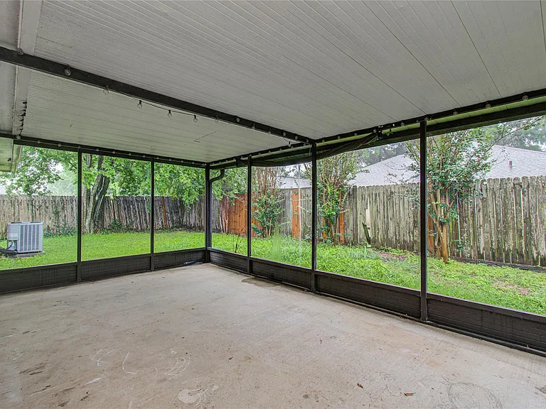 16835 Carbridge Dr — Photo 39